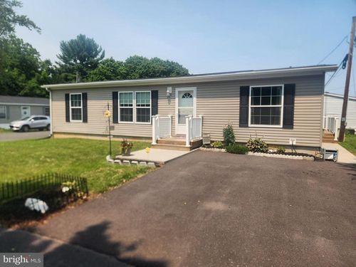 207-165 W Ridge Pike, ROYERSFORD, PA, 19468-1739 | Card Image