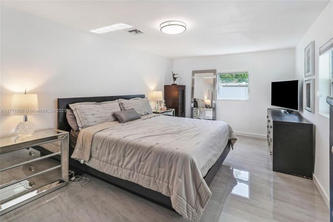 1990 Ne 35 Th St, House other with 3 bedrooms, 2 bathrooms and null parking in Lighthouse Point FL | Image 13