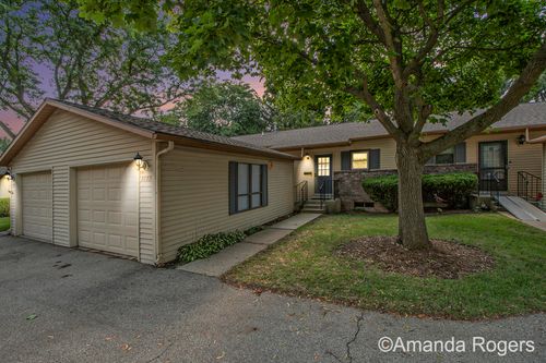 3230 Oxford Dr Se, Kentwood, MI, 49512-2779 | Card Image
