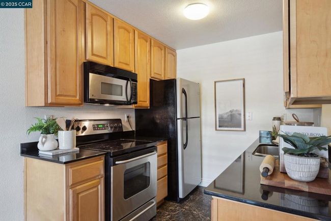 APT-109 - 155 Sharene Ln, Condo with 1 bedrooms, 1 bathrooms and 1 parking in Walnut Creek CA | Image 15