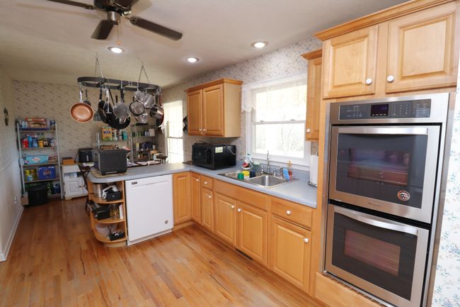 10585 Highway 25 E, House other with 3 bedrooms, 2 bathrooms and 2 parking in Hartsville TN | Image 11