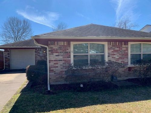 2429 19th Ave N, Texas City, TX, 77590-4847 | Card Image