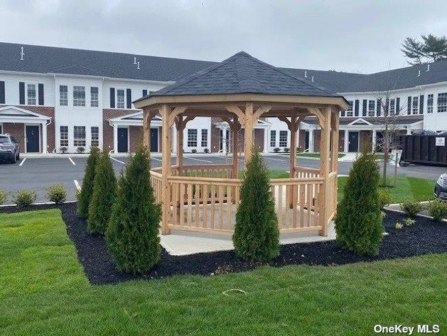 UNIT-6 - 221 Eastview Dr, Condo with 2 bedrooms, 2 bathrooms and 2 parking in Central Islip NY | Image 8