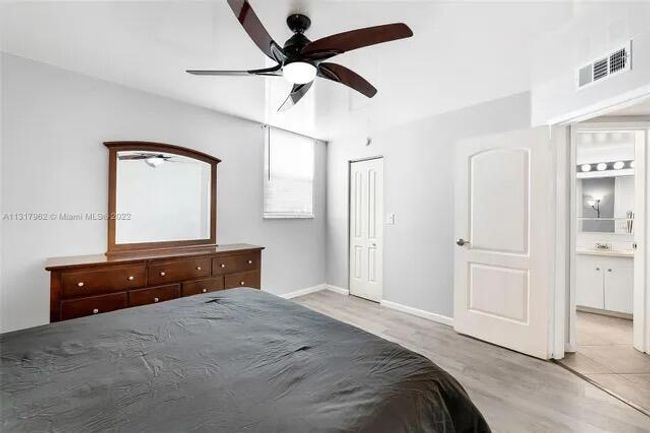 APT-432C - 5300 Ne 24 Th Ter, Condo with 2 bedrooms, 2 bathrooms and null parking in Fort Lauderdale FL | Image 8