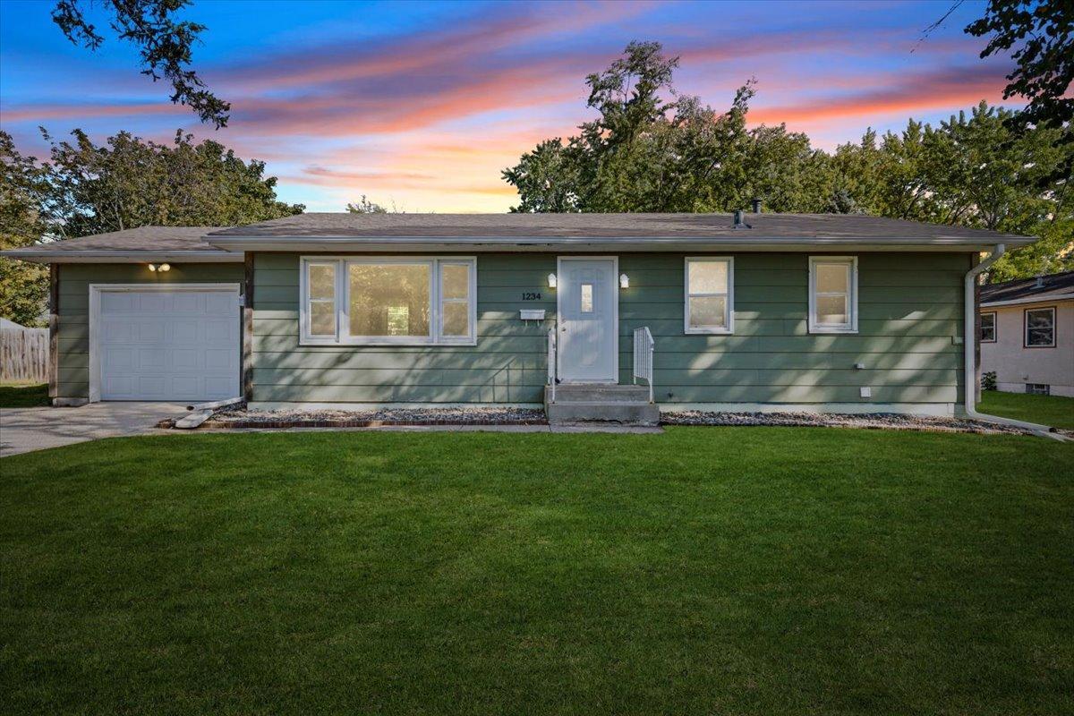 Laurel Ave, Saint Paul Park, MN 55071
