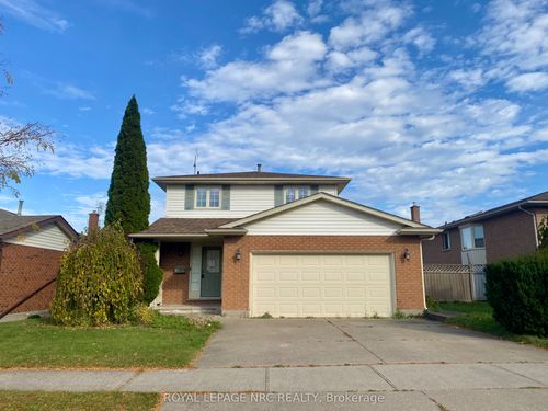 7863 Alfred St, Niagara Falls, ON, L2H2W8 | Card Image