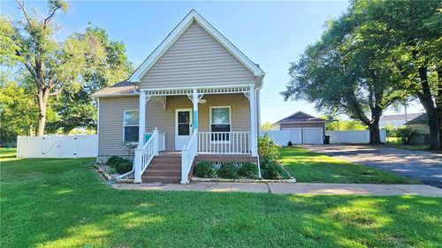 324 23rd St, Fort Scott, KS, 66701-3117 | Card Image