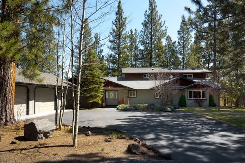 53520 Wildriver Way, La Pine, OR, 97739-9438 | Card Image
