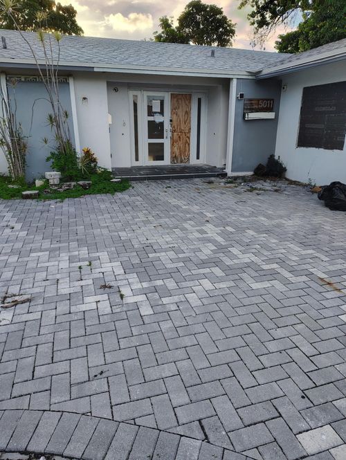 5011 Sago Palm Cir, Tamarac, FL, 33319-3152 | Card Image