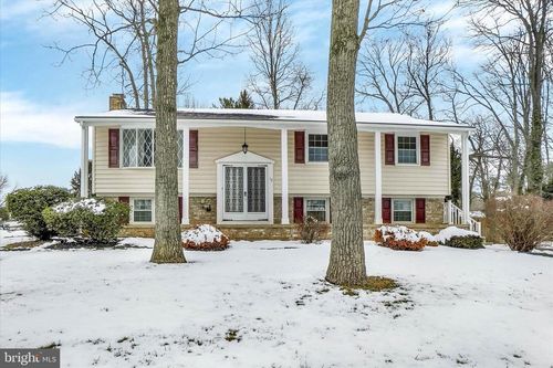 12 Oakleaf Cir, SHREWSBURY, PA, 17361-1828 | Card Image