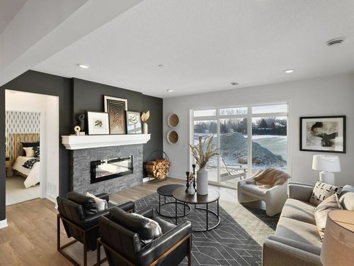 13761 Hollybrook Cir, Apple Valley, MN, 55124-6310 | Card Image