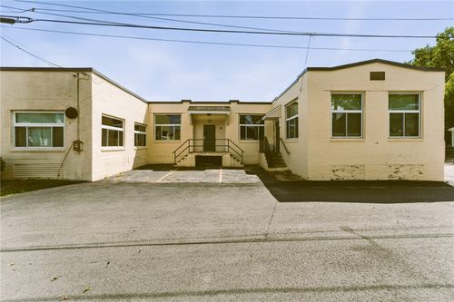 21 Brayton St, West Warwick, RI, 02893-3672 | Card Image