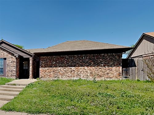 422 Dollins St, Cedar Hill, TX, 75104-9062 | Card Image