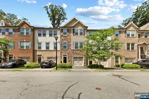 90 Albert Ct, Randolph, NJ, 07869-4188 | Card Image