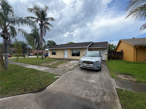 6117 Blue Grass Cir, Lake Worth, FL, 33463-6602 | Card Image