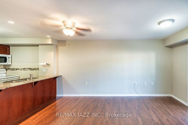 303 - 61 Clarington Blvd, Condo with 2 bedrooms, 1 bathrooms and 1 parking in Clarington ON | Image 17