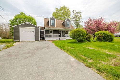 323 Warhurst Ave, Swansea, MA, 02777-3413 | Card Image