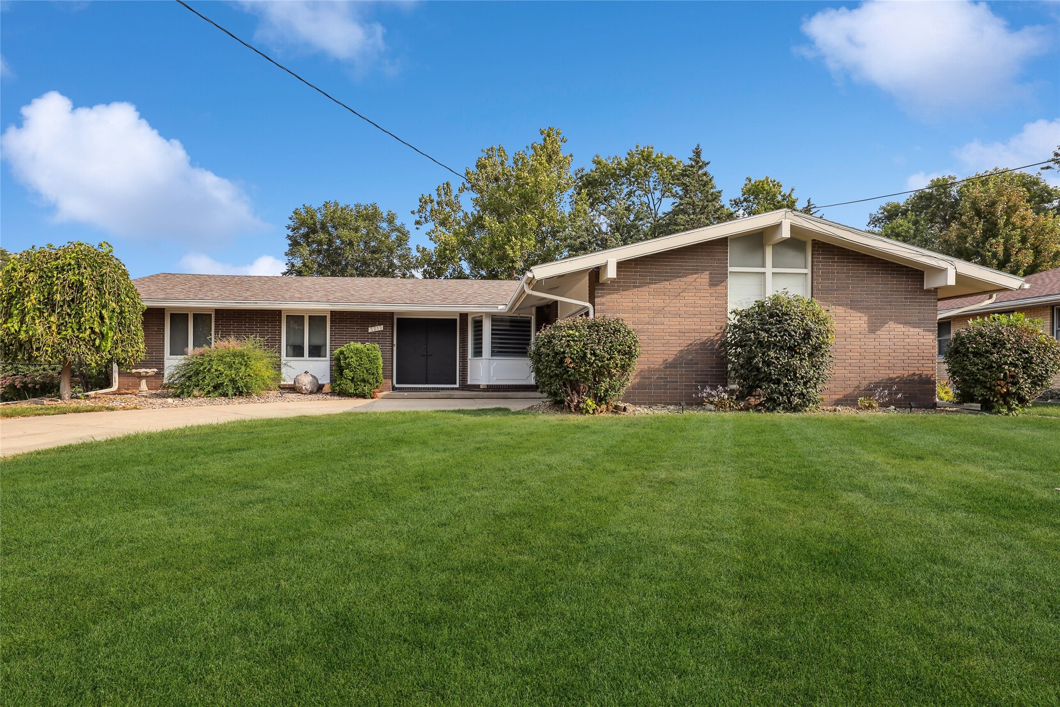 Bryn Mawr Dr, Urbandale, IA 50322