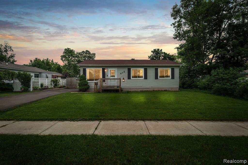 Prospect St, Howell, MI 48843