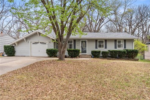 409 Wilshire Blvd, Liberty, MO, 64068-2939 | Card Image