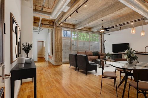 4d-204 Travis St, Houston, TX, 77002-1777 | Card Image