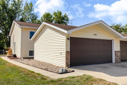 1626 34 1/2 Avenue S, Fargo, ND, 58104 | Card Image