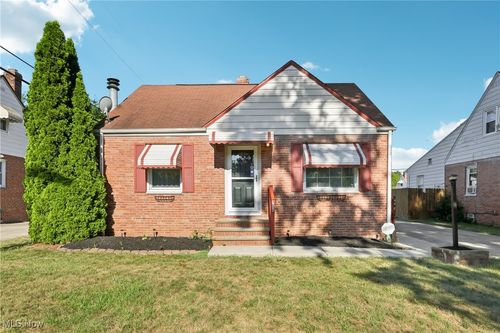 754 E 256th St, Euclid, OH, 44132-2510 | Card Image