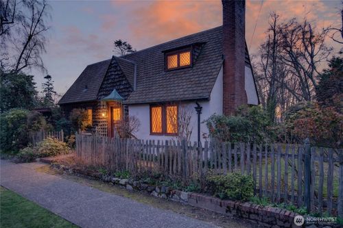 5605 49th Ave Sw, Seattle, WA, 98136-1305 | Card Image