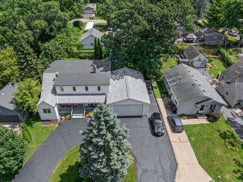 3422 Oakwood Dr, Island Lake, IL, 60042-9503 | Card Image