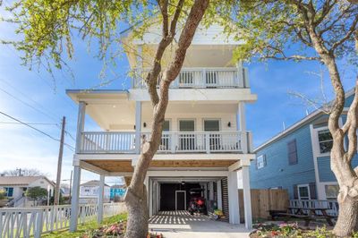 1122 10th Street, House other with 3 bedrooms, 2 bathrooms and null parking in Galveston TX | Image 3