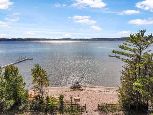 4618 Crystal Dr, Beulah, MI, 49617-9673 | Card Image