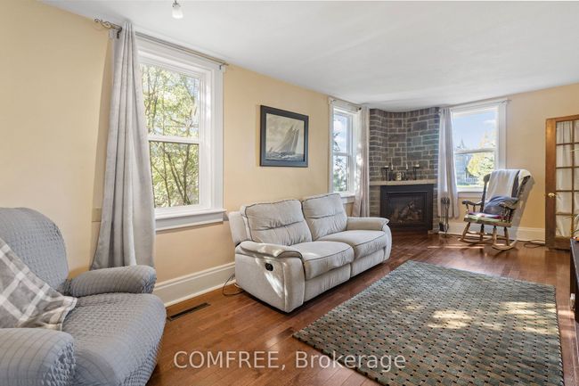 8 Laura St, House other with 5 bedrooms, 3 bathrooms and 4 parking in Lyn ON | Image 18