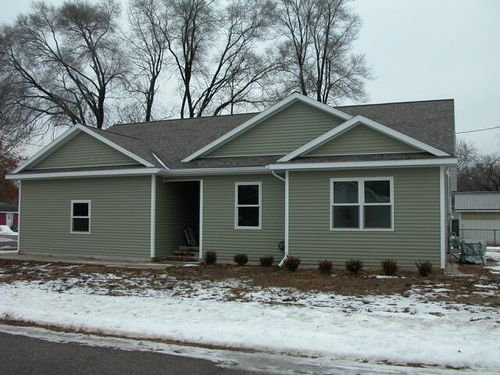 902 N York St, Belding, MI, 48809-2428 | Card Image