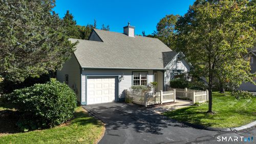 2 Meetinghouse Ln, Niantic, CT, 06357-1937 | Card Image