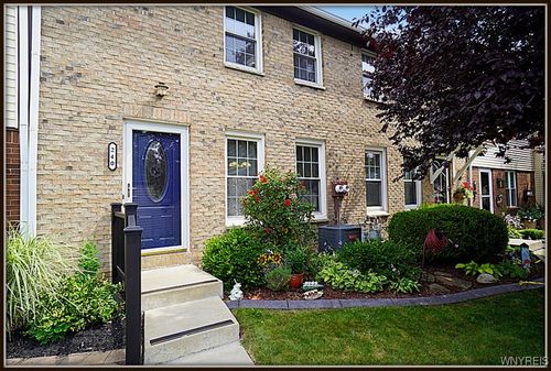 240 Stepping Stone Ln, Orchard Park, NY, 14127-4108 | Card Image