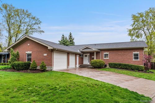 854 Brooklawn Dr, Troy, MI, 48084-2623 | Card Image