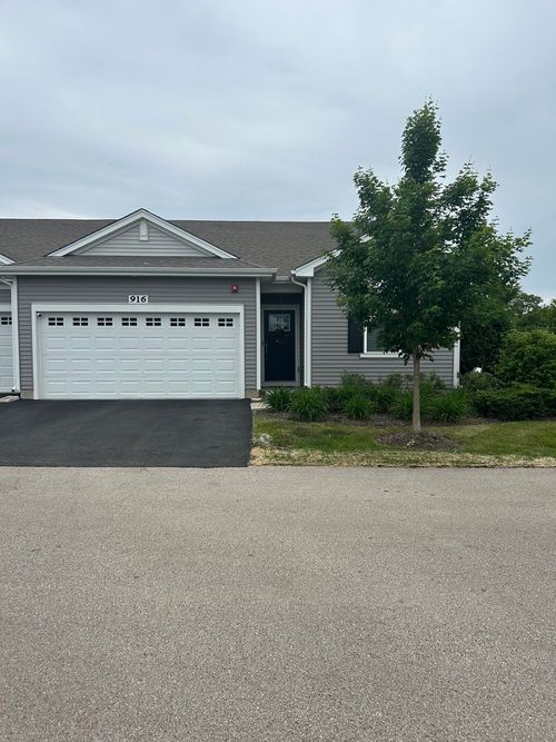 916 Darwin St, North Aurora, IL, 60542-1070 | Card Image