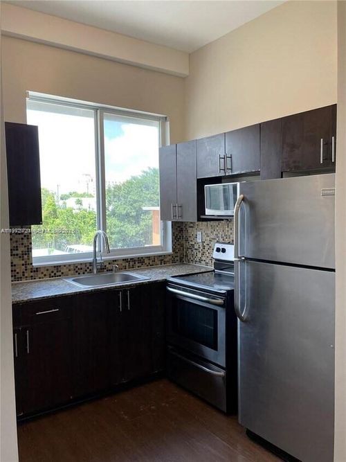 8-1469 Sw 5th St, Miami, FL, 33135-3859 | Card Image