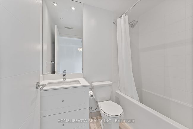 215 - 525 Adelaide St W, Condo with 3 bedrooms, 2 bathrooms and 1 parking in Toronto ON | Image 20