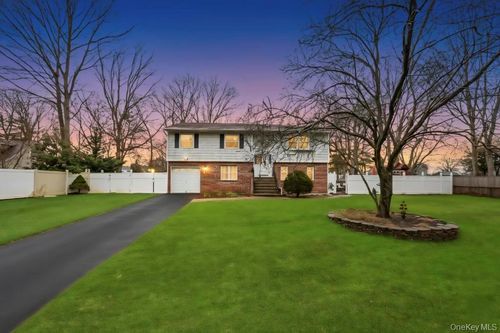 542 Freeman Ave, Brentwood, NY, 11717-7230 | Card Image