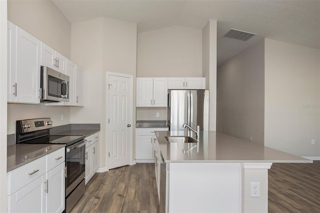 14817 Summer Branch Dr, House other with 4 bedrooms, 2 bathrooms and null parking in LITHIA FL | Image 4