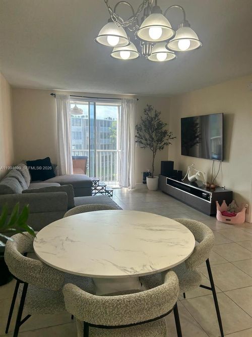 apt-304-1700 Ne 191st St, Miami, FL, 33179-3634 | Card Image