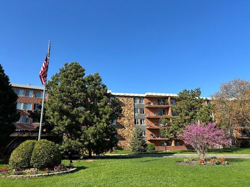 419n-18 E Old Willow Rd, Prospect Heights, IL, 60070-1930 | Card Image