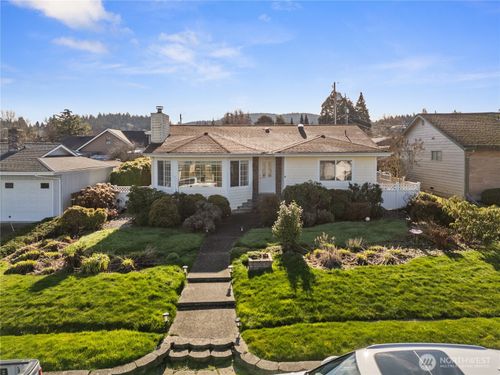 1205 35th St, Anacortes, WA, 98221-4215 | Card Image