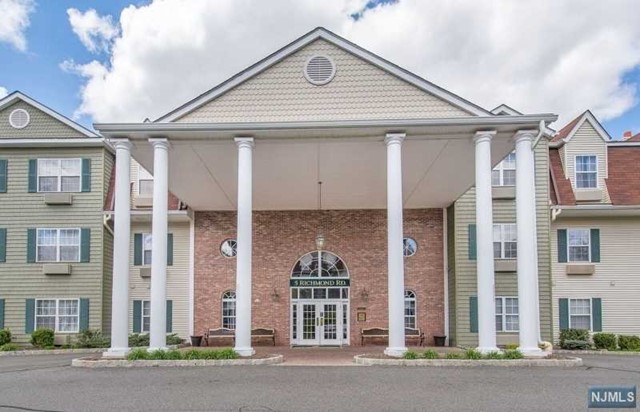 Richmond Rd, West Milford, NJ 07480
