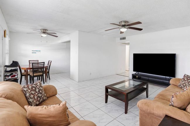 111A - 13550 Sw 6th Court, Condo with 2 bedrooms, 1 bathrooms and null parking in Pembroke Pines FL | Image 5