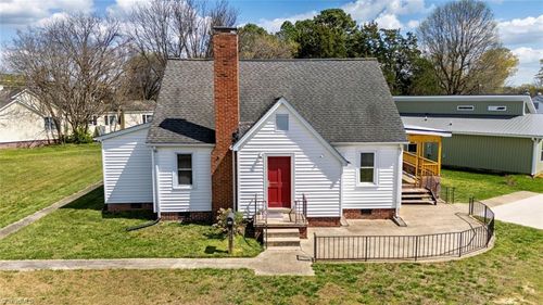 414 S Maple St, Graham, NC, 27253-2930 | Card Image