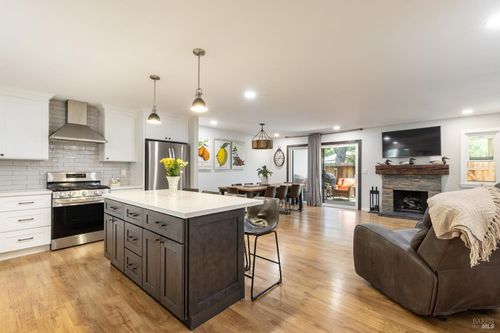 27-225 2nd St, Sonoma, CA, 95476-5701 | Card Image