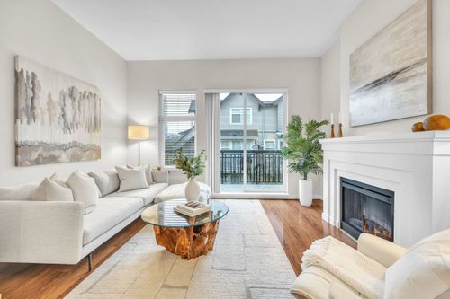 717 Premier St, North Vancouver, BC, V7J0A5 | Card Image