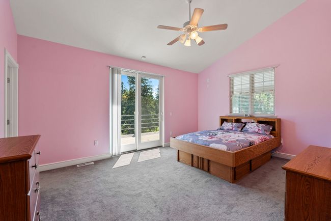 Main level guest bedroom w/ ensuite 3/4 bath | Image 24